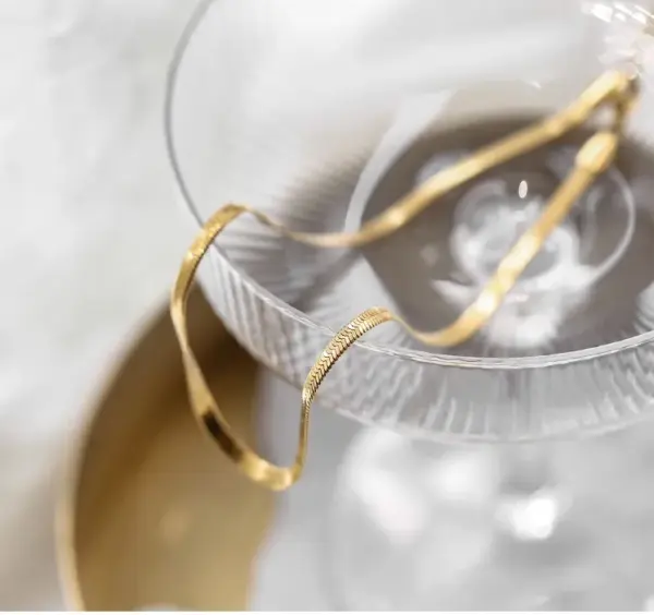 Wholesale 304 Stainless Steel Solid Color PVD Coated 18K Gold Plated Elegant Simple Style Waterproof Non Tarnish Plating Necklace