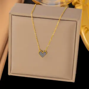【QYH183】Black Shell Heart Necklace / Gold