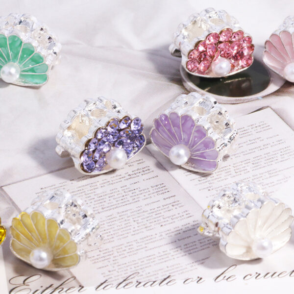 Wholesale Three-dimensional double-sided small fan four-hole loose beads beaded DIY mobile phone key chain necklace bag chain accessories