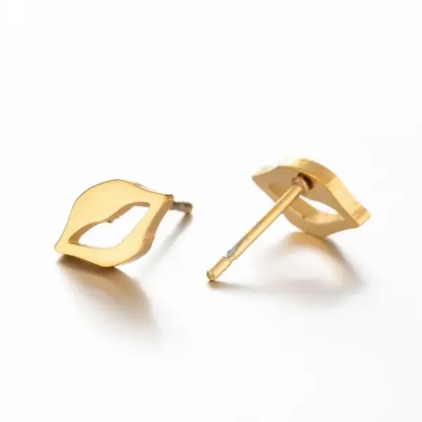 PVD Coated Real Gold Plated Heart Shape Stainless Steel Simple Style Waterproof Non Tarnish Ear Studs