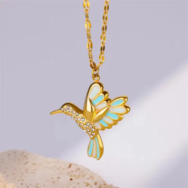 Wholesale PVD Coated Real Gold Plated Hummingbird 304 Stainless Steel Elegant Pastoral Waterproof Non Tarnish 304 Stainless Steel Pendant Necklace