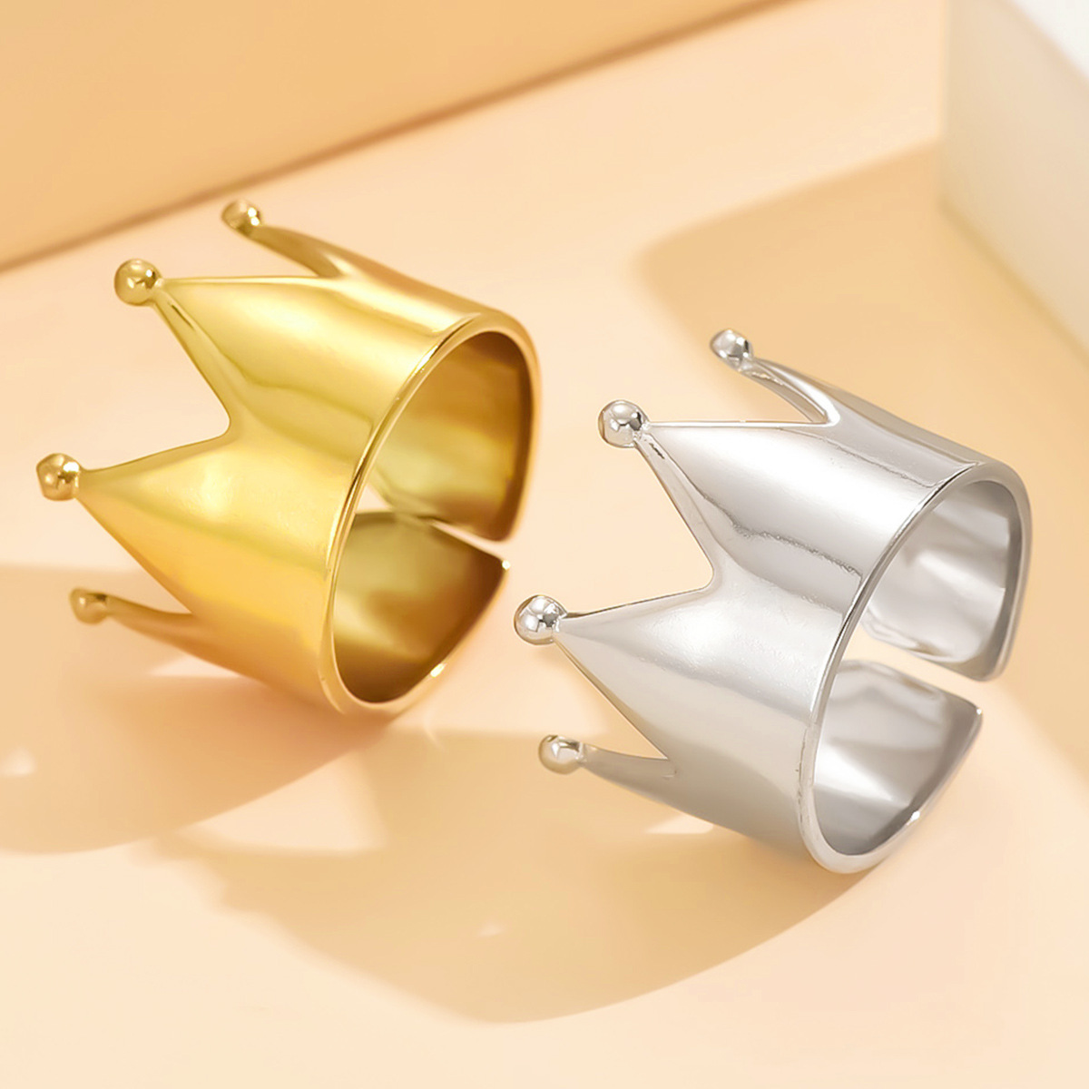 Wholesale retro crown ring metal smooth opening stainless steel ring