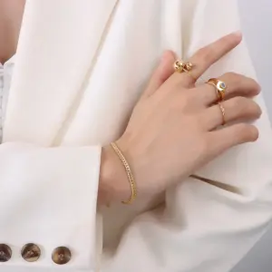 E018-Gold Fine Bracelet 15 5cm