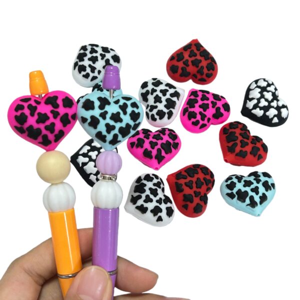 oly-73990de4d2cbb26b1ae1a3841bc3ebe4 Wholesale Silicone heart-shaped leopard print beads, epoxy resin 3D card beads