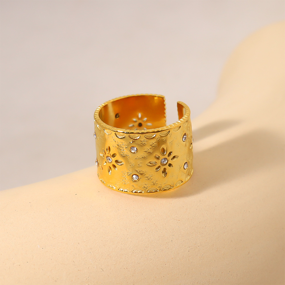 Wholesale Retro palace style carved hollow titanium steel ring