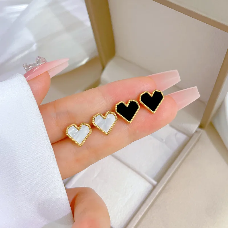 Wholesale PVD Coated Real Gold Plated Heart Shape Titanium Steel Casual Simple Style Waterproof Non Tarnish Ear Studs