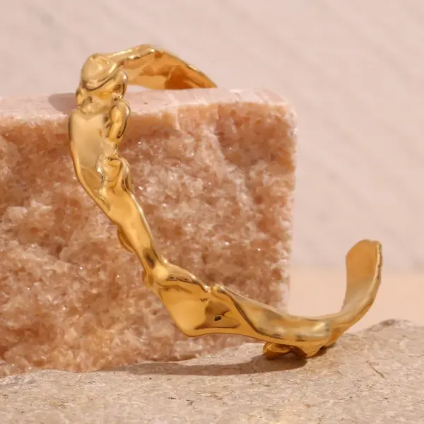 Wholesale PVD Coated Real Gold Plated 18K Irregular Waves 304 Stainless Steel Basic Simple Style Classic Waterproof Non Tarnish Bangle