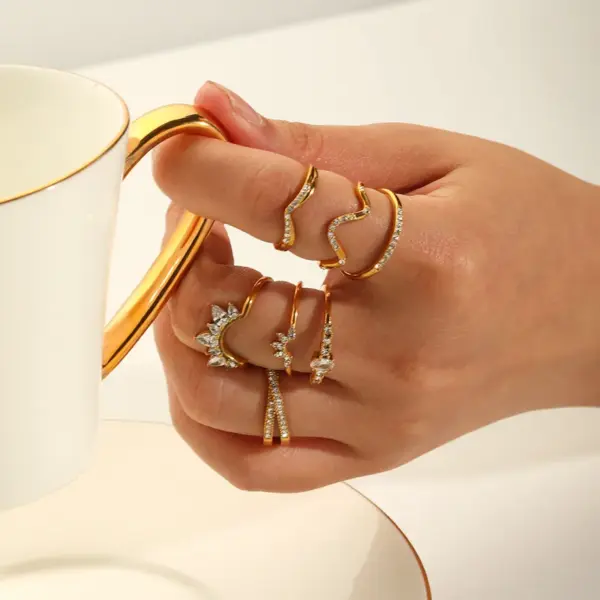 PVD Coated Real Gold Plated Circle 304 Stainless Steel Retro Waterproof Non Tarnish Rings