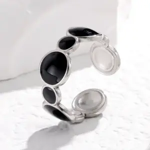Silver / Adjustable Opening