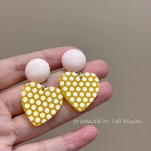 Yellow love wave point ear clip