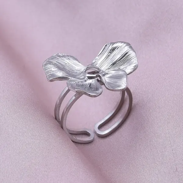 Wholesale PVD Coated Real Gold Plated 18K Gold Flower 304 Stainless Steel IG Style Simple Style Waterproof Non Tarnish Open Rings