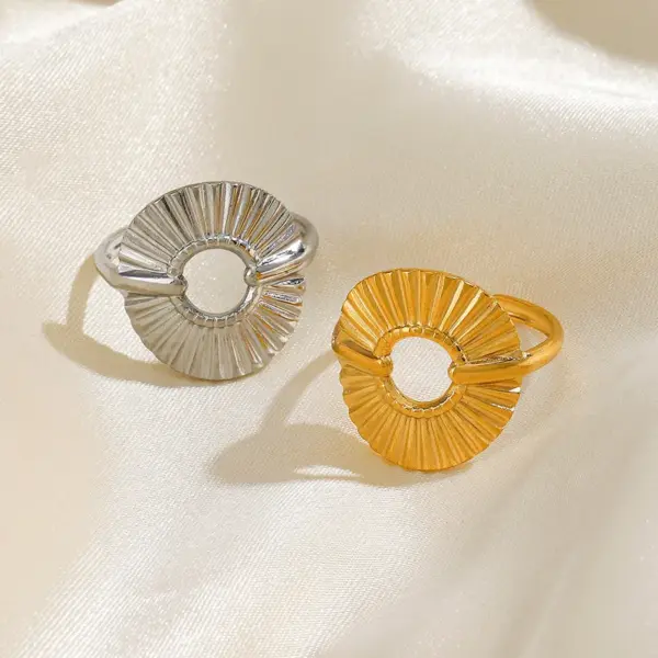 Wholesale PVD Coated 18K Gold Plated Round 304 Stainless Steel IG Style Waterproof Non Tarnish Open Rings