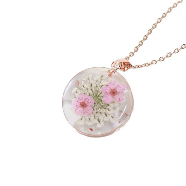 Wholesale Aiwei new rose gold forget-me-not pendant real flower dried flower jewelry transparent resin crafts high-grade necklace