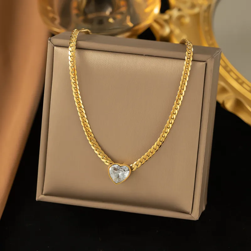 Wholesale PVD Coated Real Gold Plated 18K Gold Heart Shape 304 Stainless Steel Simple Style Waterproof Non Tarnish 304 Stainless Steel Necklace