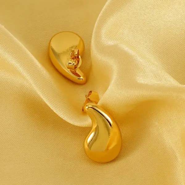 Wholesale 1 Pair Simple Style Classic Style Commute Solid Color Plating Stainless Steel Titanium Steel 18K Gold Plated Earrings