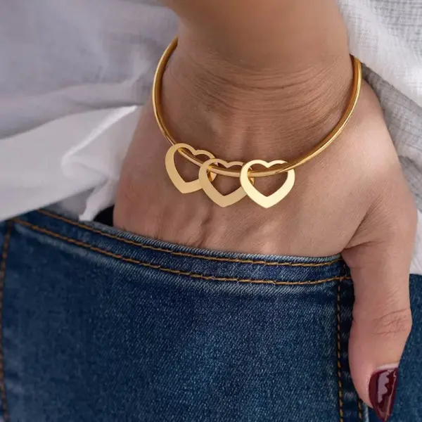 304 Stainless Steel Stainless Steel Heart Shape PVD Coated 18K Real Gold Plated Simple Style Commute Plating Bangle