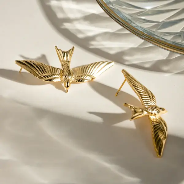 Wholesale PVD Coated Real Gold Plated 18K Gold Flying Bird 304 Stainless Steel Simple Style Classic Style Waterproof Non Tarnish Ear Studs