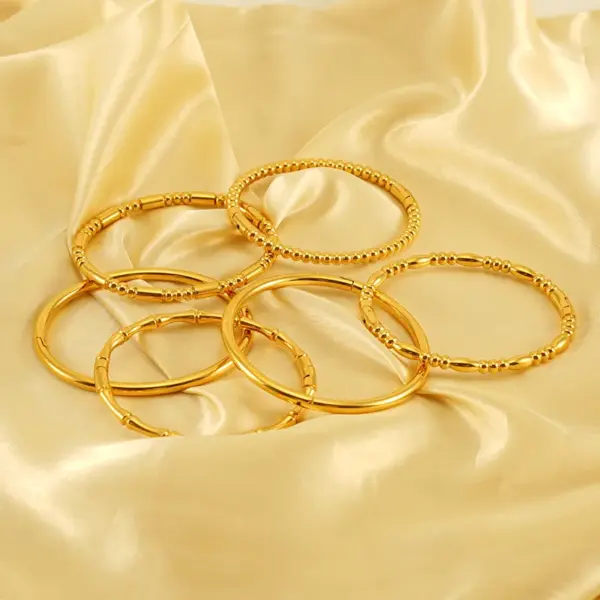 Wholesale PVD Coated 18K Gold Plated Solid Color Stainless Steel Simple Style Waterproof Non Tarnish 304 Stainless Steel Bangle