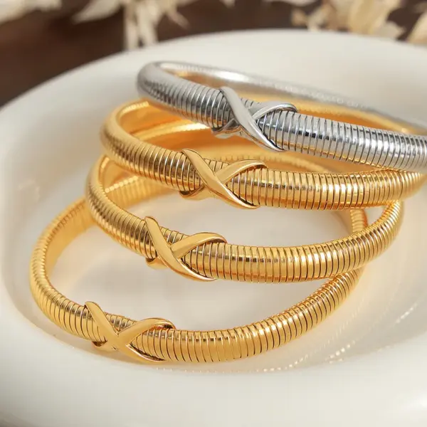 Wholesale 304 Stainless Steel Geometric PVD Coated Real Gold Plated Casual Simple Style Waterproof Non Tarnish Plating Gold Silver Bangle