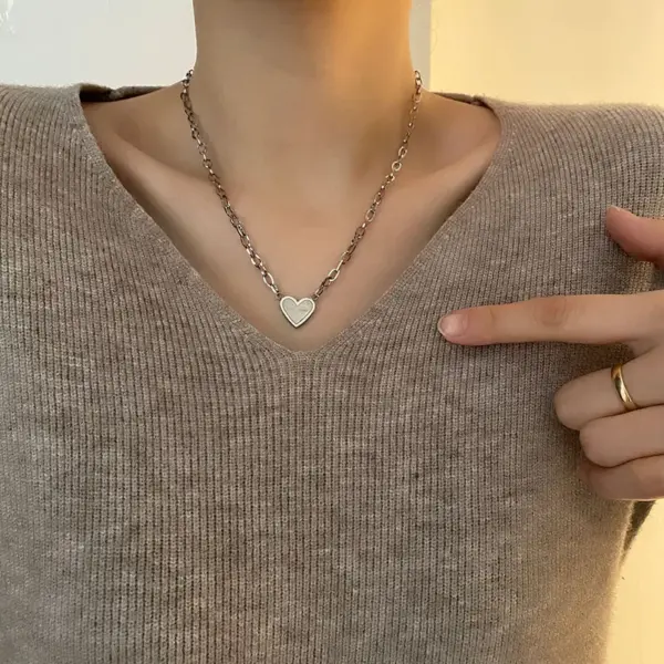 Wholesale 304 Stainless Steel Heart Shape Vacuum Plating Real Gold Plating Titanium Steel Real Gold Plated Simple Style Waterproof Non Tarnish Gold Necklace