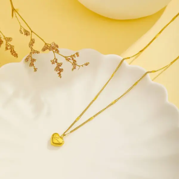 PVD Coated Real Gold Plated 18K Gold Dog Heart Shape Titanium Steel Vintage Style Waterproof Non Tarnish 304 Stainless Steel Pendant Necklace