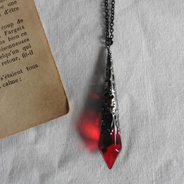 Wholesale Cross-border foreign trade gothic dark red and black glass crystal pendant necklace factory direct sales