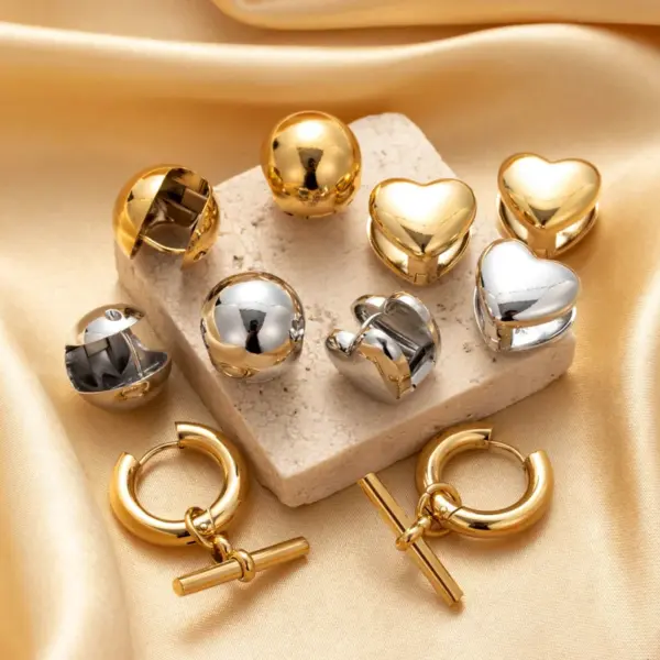 Wholesale PVD Coated Round Heart Shape 304 Stainless Steel Simple Style Waterproof Non Tarnish Earrings