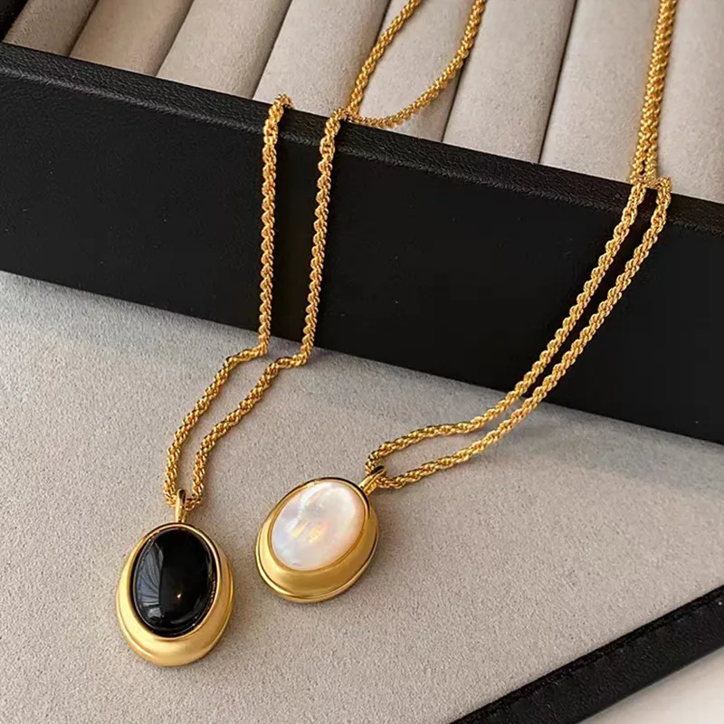 Wholesale PVD Coated Real Gold Plated 18K Gold Oval 304 Stainless Steel Retro Waterproof Non Tarnish 304 Stainless Steel Pendant Necklace