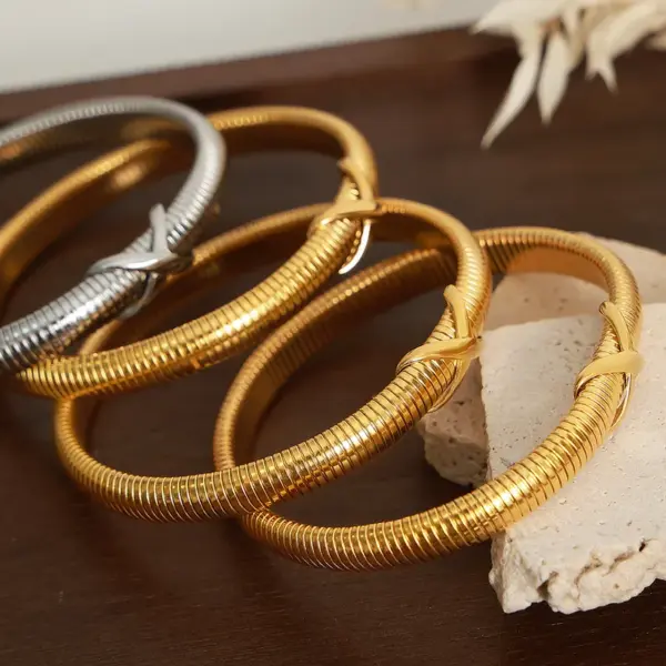 Wholesale 304 Stainless Steel Geometric PVD Coated Real Gold Plated Casual Simple Style Waterproof Non Tarnish Plating Gold Silver Bangle
