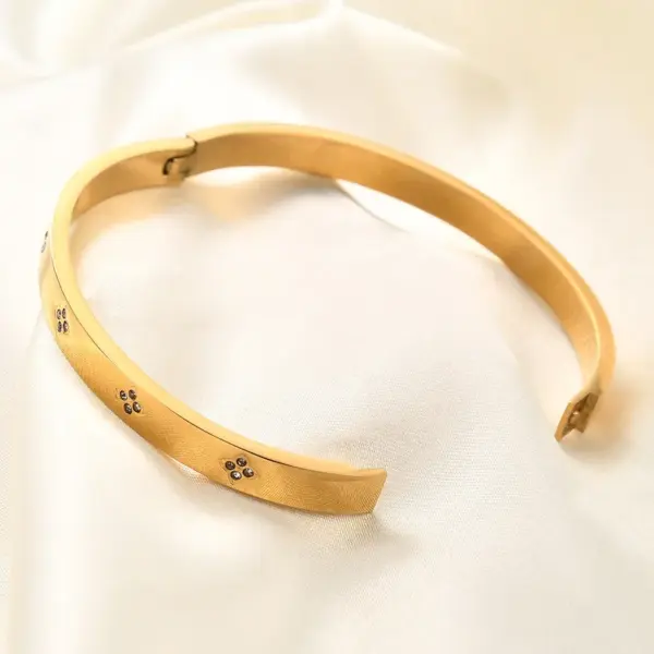 Wholesale Simple Style Solid Color Titanium Steel Plating Inlay Gold Plated Zircon Bangle