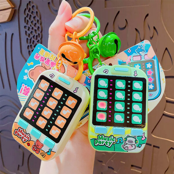 Wholesale Creative cartoon small animal dancing rhythm machine key chain cute bag pendant car key chain gift