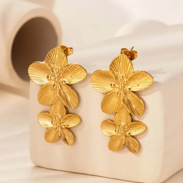 Wholesale Vintage Style Flower Flowers 304 Stainless Steel Ear Studs