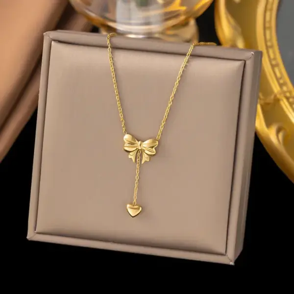 18K Gold Plated Butterfly 304 Stainless Steel Vintage Style Plating Pendant Necklace