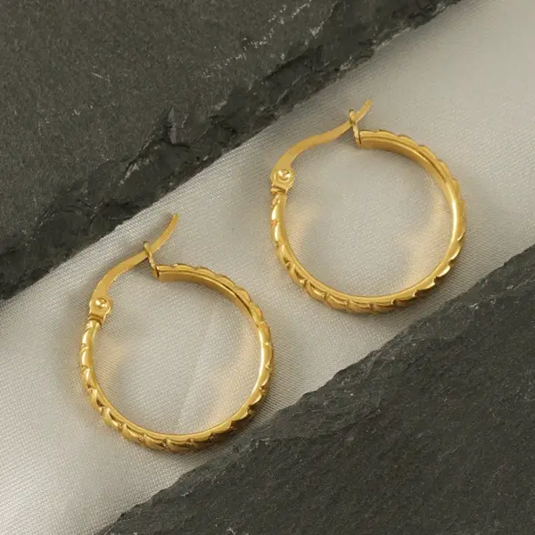 oly-761aa79431b34a0071f9235bfdd36b53 Wholesale PVD Coated 18K Gold Plated Round Stainless Steel Retro Simple Style Waterproof Non Tarnish Hoop Earrings