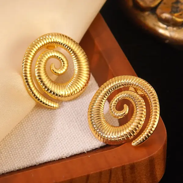 Elegant Sun Turbine Design Earrings Pair For Ladies Casual Wear Vacation Photography Stylish Geometric Pattern Stainless Steel