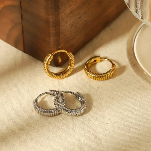 Wholesale PVD Coated Real Gold Plated 18K Gold Round 304 Stainless Steel Simple Style Waterproof Non Tarnish Earrings