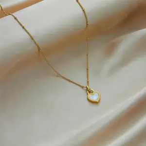 Gold / One Size / White Necklace