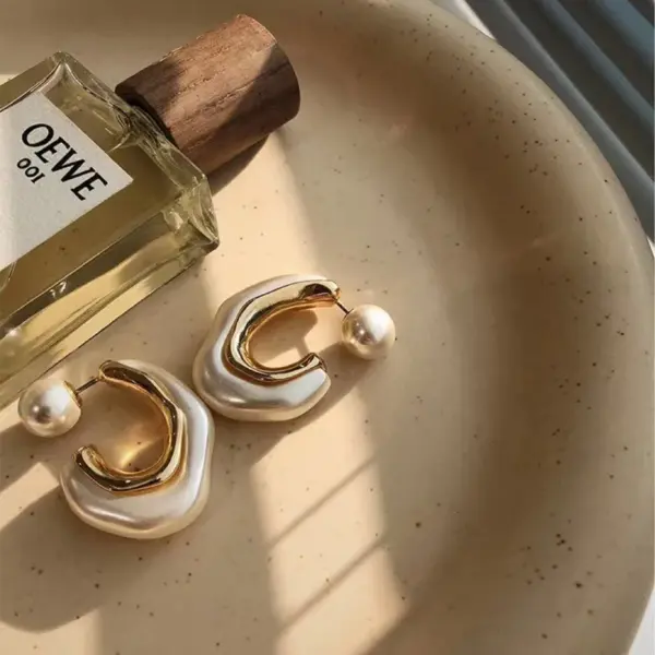 Copper C Shape Electroplated Pearl KC Golden Plated Casual Elegant Plating Inlay Apricot White Ear Studs