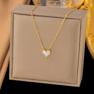 2【H191】White Shell Heart Necklace / Gold