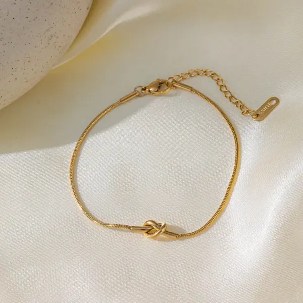 PVD Coated Real Gold Plated 18K Gold Knot 304 Stainless Steel Casual Simple Style Commute Waterproof Non Tarnish 304 Stainless Steel Bracelets