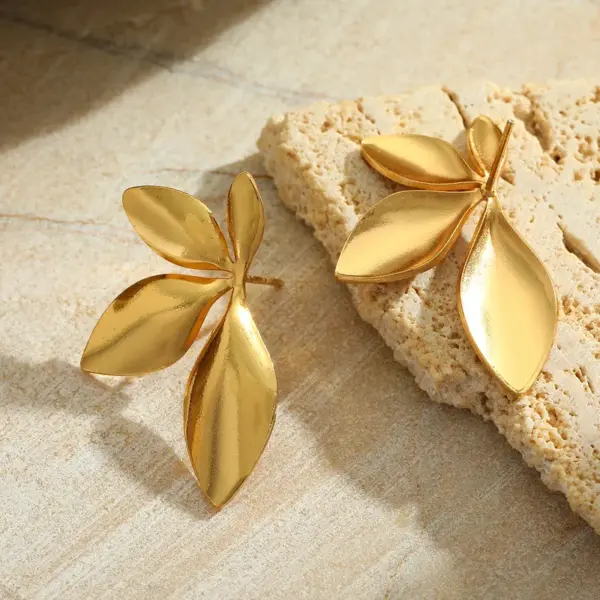 Wholesale Ion Plating (IP) Real Gold Plated 18K Irregular Geometric Leaf 304 Stainless Steel Simple Style Classic Artistic Waterproof Non Tarnish Ear Studs
