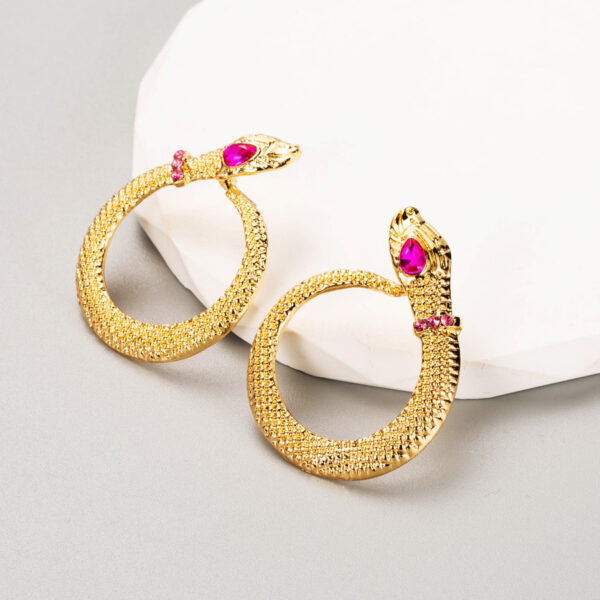 Wholesale Europe and the United States cross-border creative design fashion ear jewelry personality alloy diamond exaggerated snake-shaped earrings women's earrings