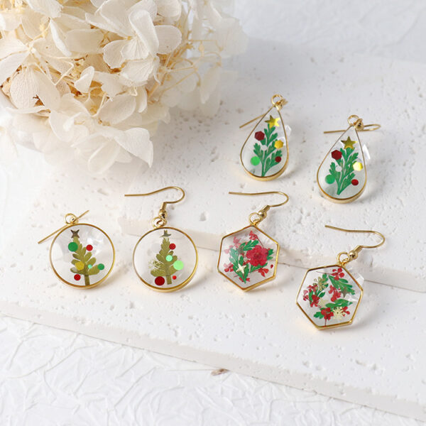 Wholesale Christmas themed resin dried flower earrings