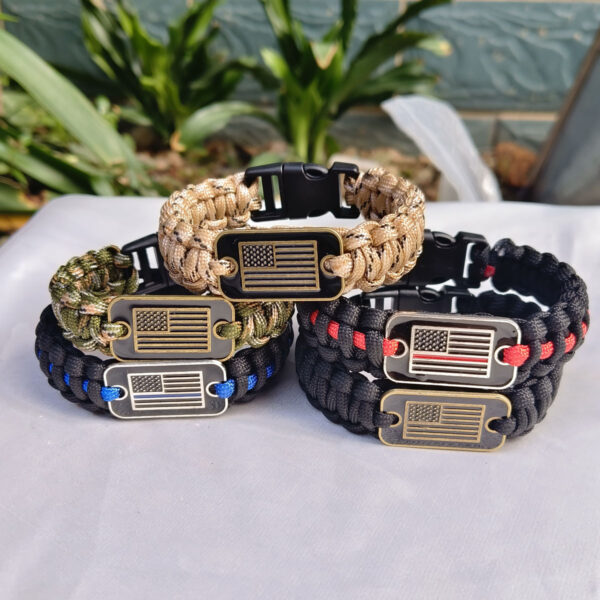 Wholesale Independence Day American Flag Bracelet Woven paracord Bracelet Outdoor Life Saving Bracelet Factory Direct Seconds