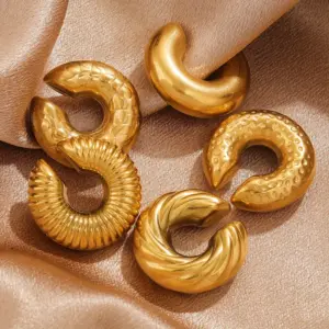 PVD Coated 18K Gold Real Gold Plated Solid Color Titanium Steel Simple Style Waterproof Non Tarnish Ear Cus