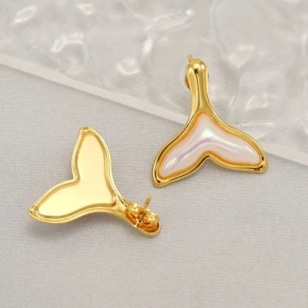 Wholesale 1 Pair Simple Style Classic Style Fish Tail Plating Inlay 304 Stainless Steel Artificial Pearls Resin 18K Gold Plated Ear Studs