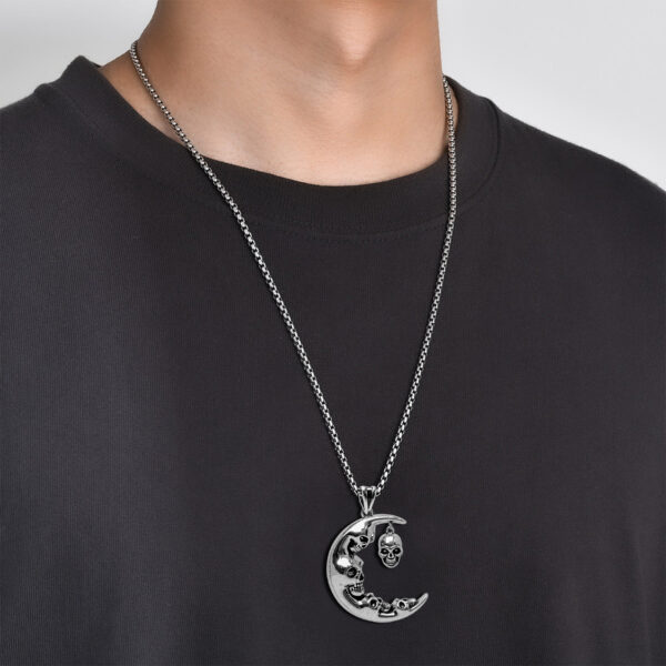 oly-769b27b878bb615102f2da4eb7589d1a Wholesale Xiweier, a new Halloween-themed retro gothic moon and skull necklace from European and American cross-border e-commerce.
