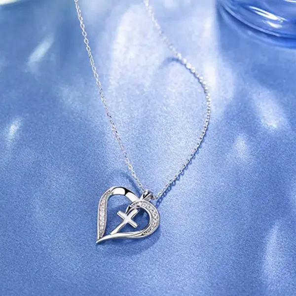 Wholesale Simple Style Cross Heart Shape Copper Zircon Pendant Necklace In Bulk
