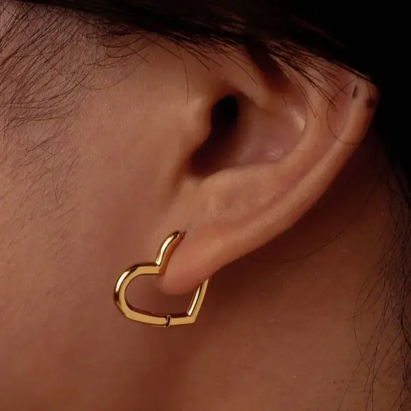 Wholesale 201 Stainless Steel Geometric Heart Shape PVD Coated 18K Real Gold Plated 18K Gold Elegant Streetwear IG Style Waterproof Non Tarnish Earrings