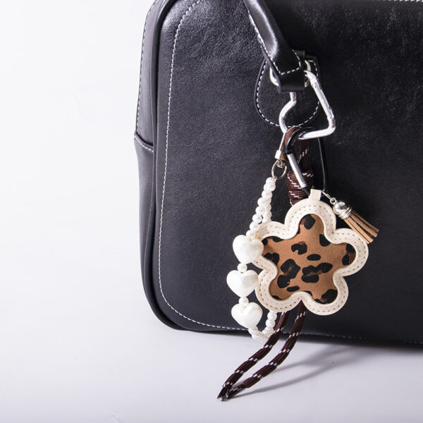 Wholesale Leopard print flower padded 3D keychain